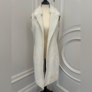 Luxury Chic White Sleeveless Vest with Faux Fur Collar (Size Small)